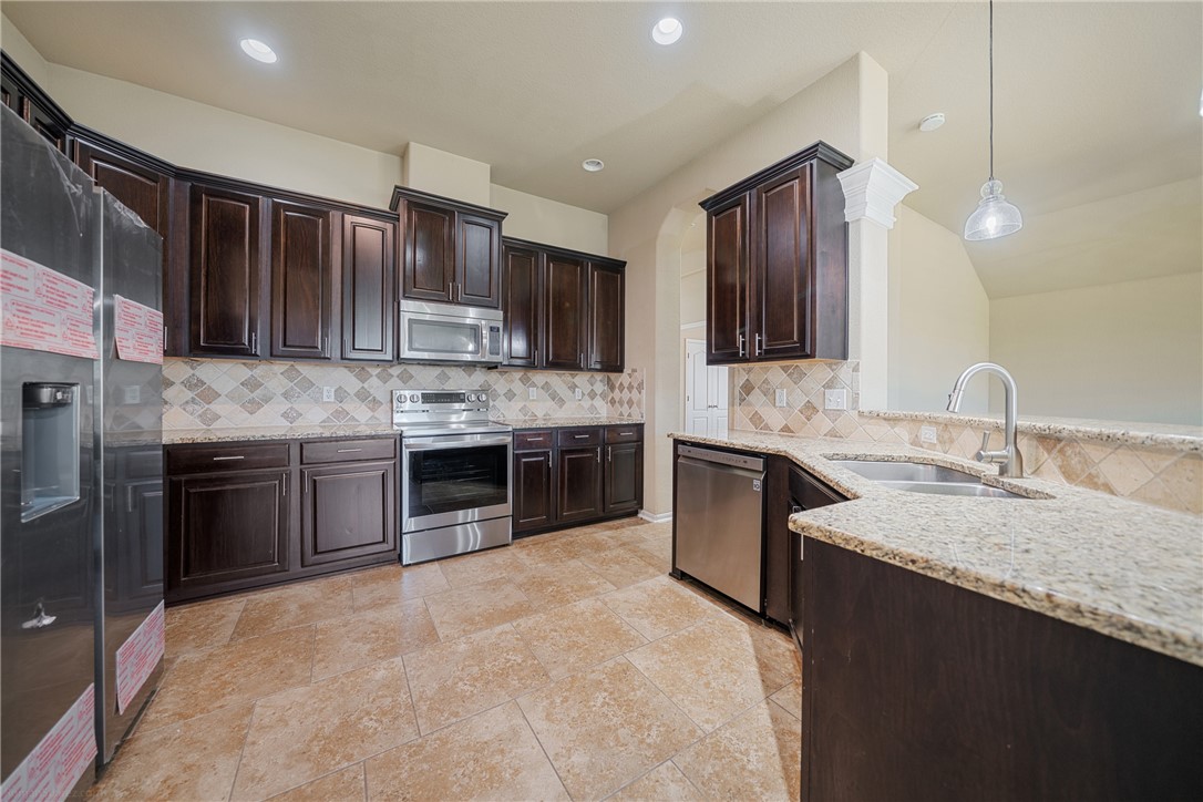 2114 Cardinales Property Photo 7
