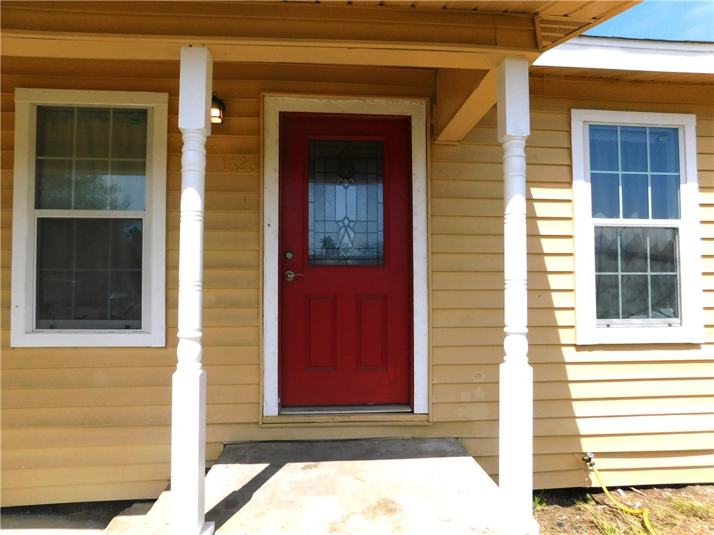 1626 Birch Pl Property Photo 3