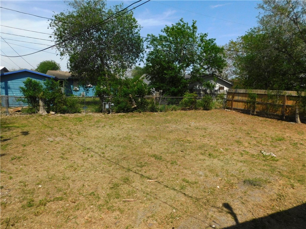 1626 Birch Pl Property Photo 18