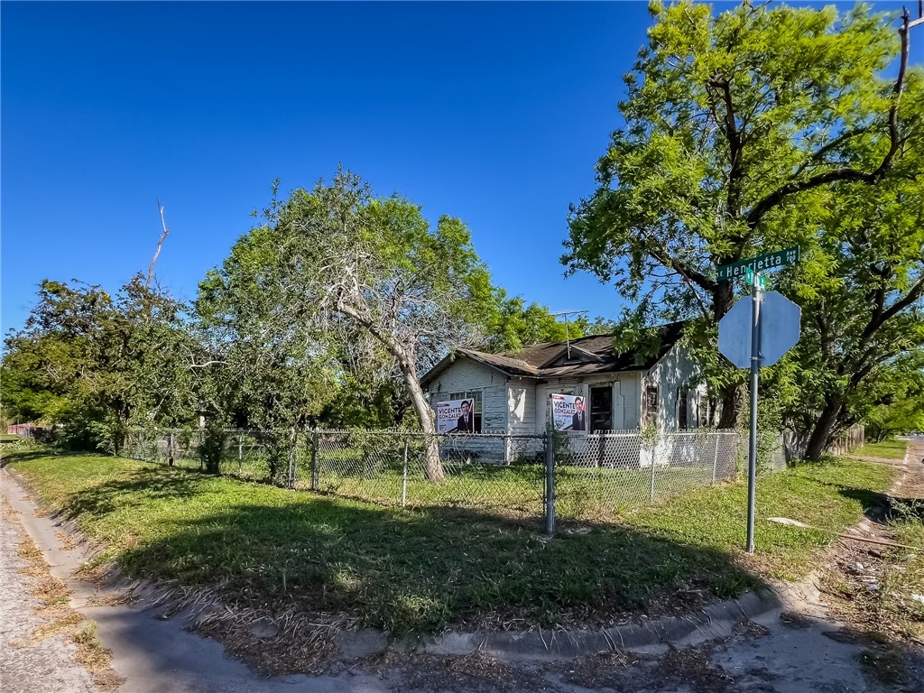 6th Real Estate Listings Main Image