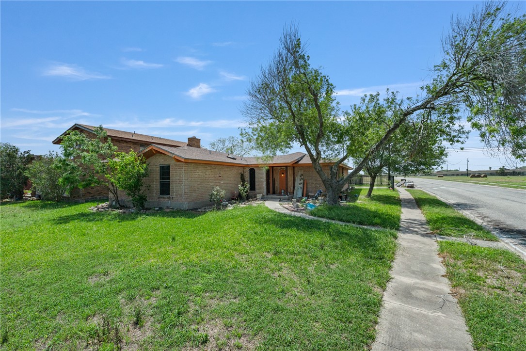 8301 Baylark Dr Property Photo 1