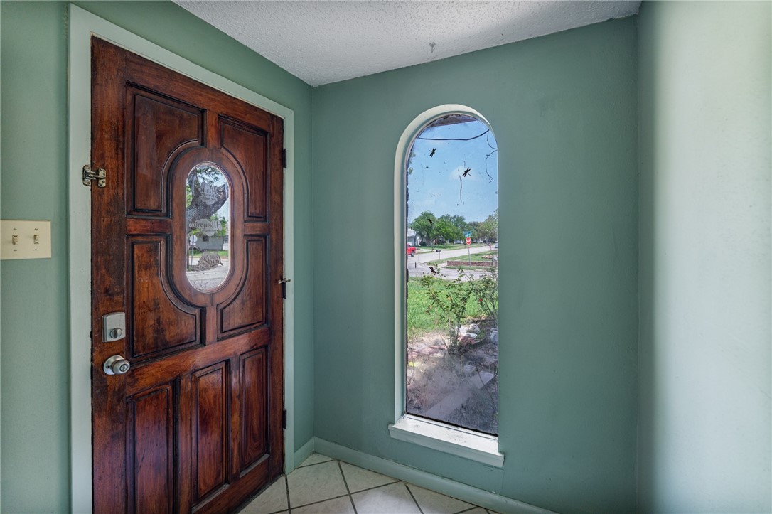 8301 Baylark Dr Property Photo 2