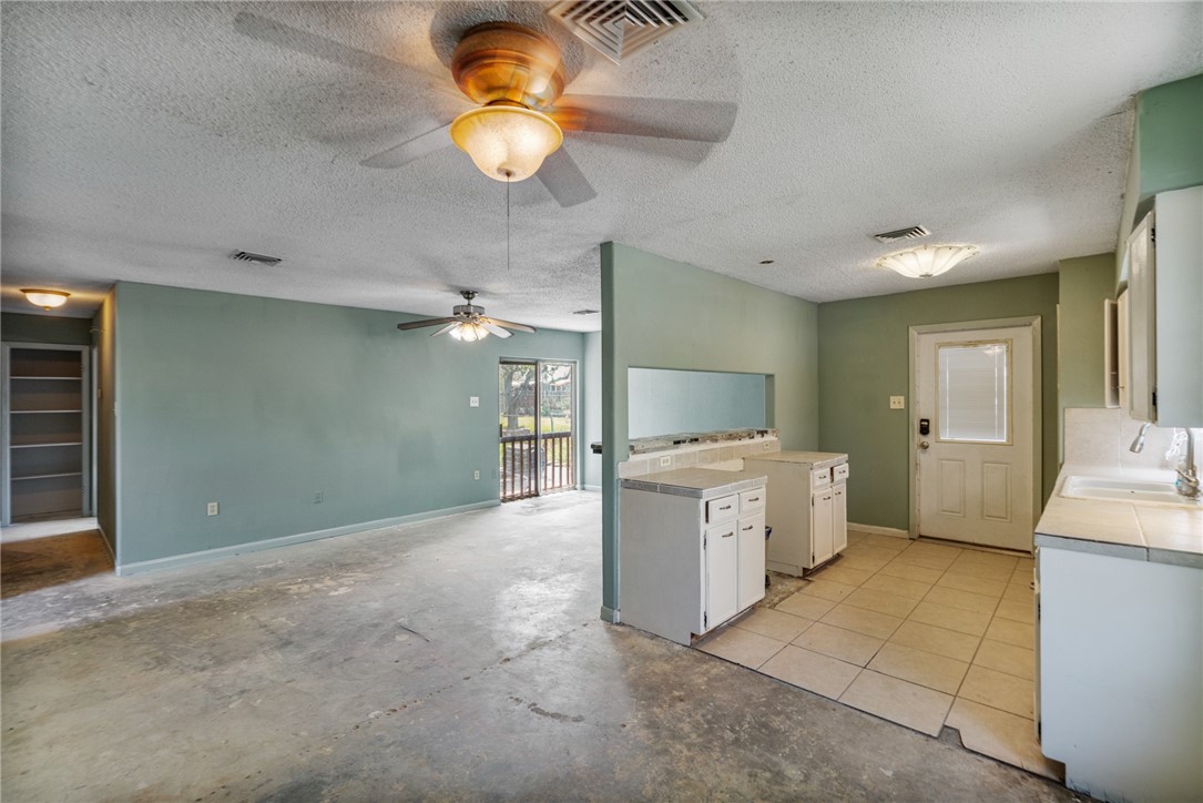 8301 Baylark Dr Property Photo 4