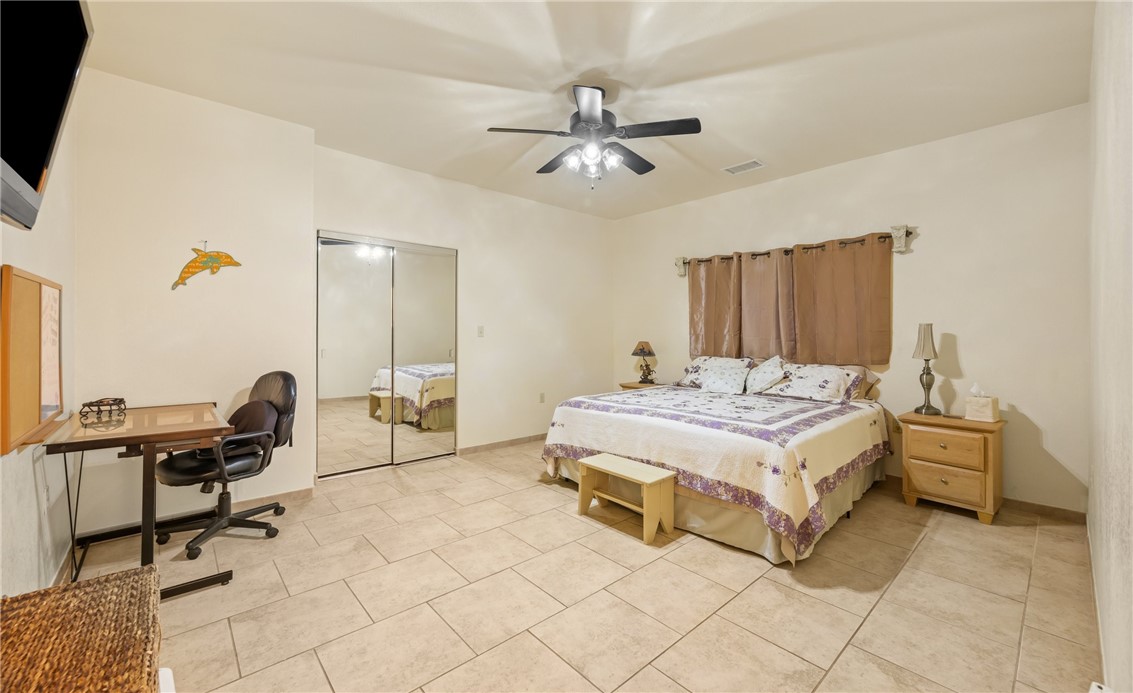 15706 Finistere St Property Photo 5