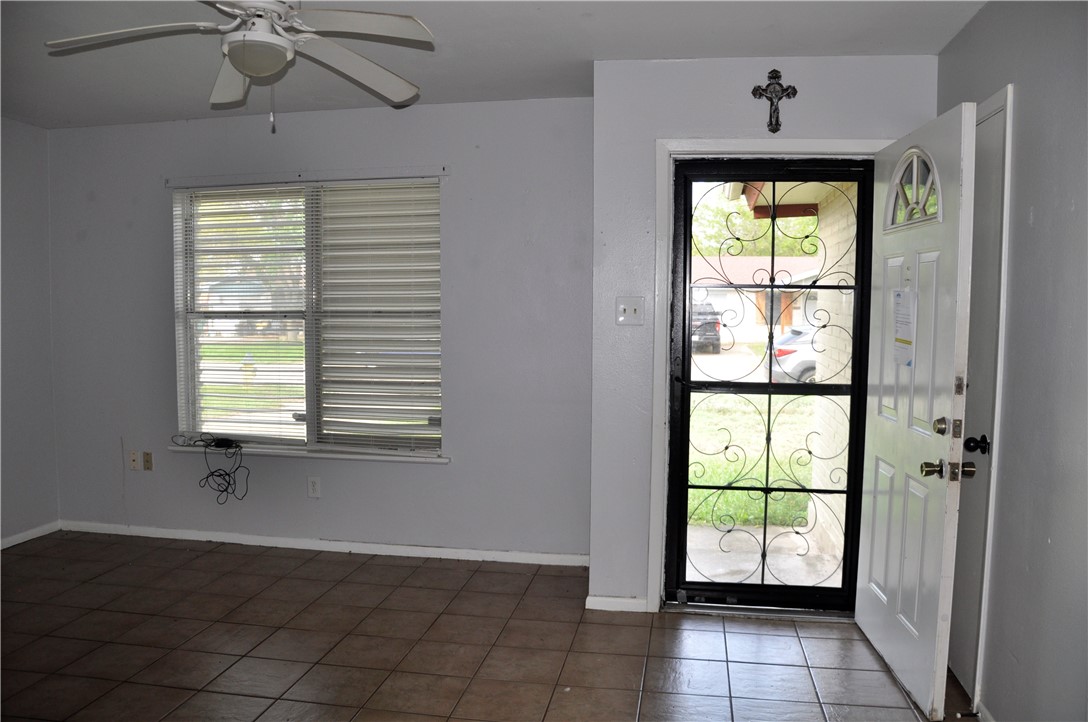 6325 Erskine Dr Property Photo 3