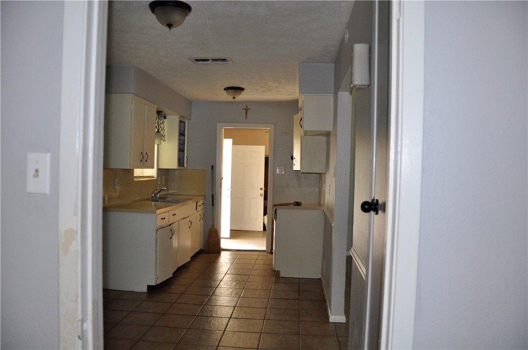 6325 Erskine Dr Property Photo 6