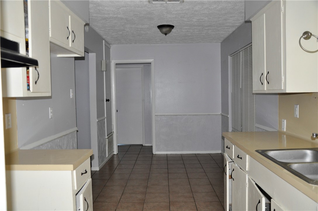 6325 Erskine Dr Property Photo 7