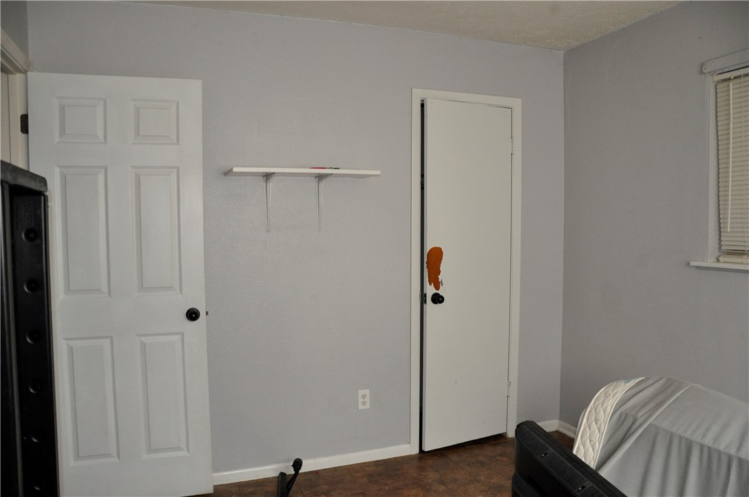 6325 Erskine Dr Property Photo 12