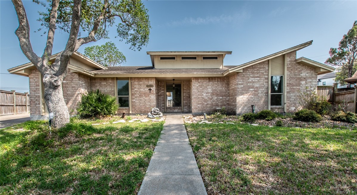 6310 Wimbledon Circle Property Photo 1