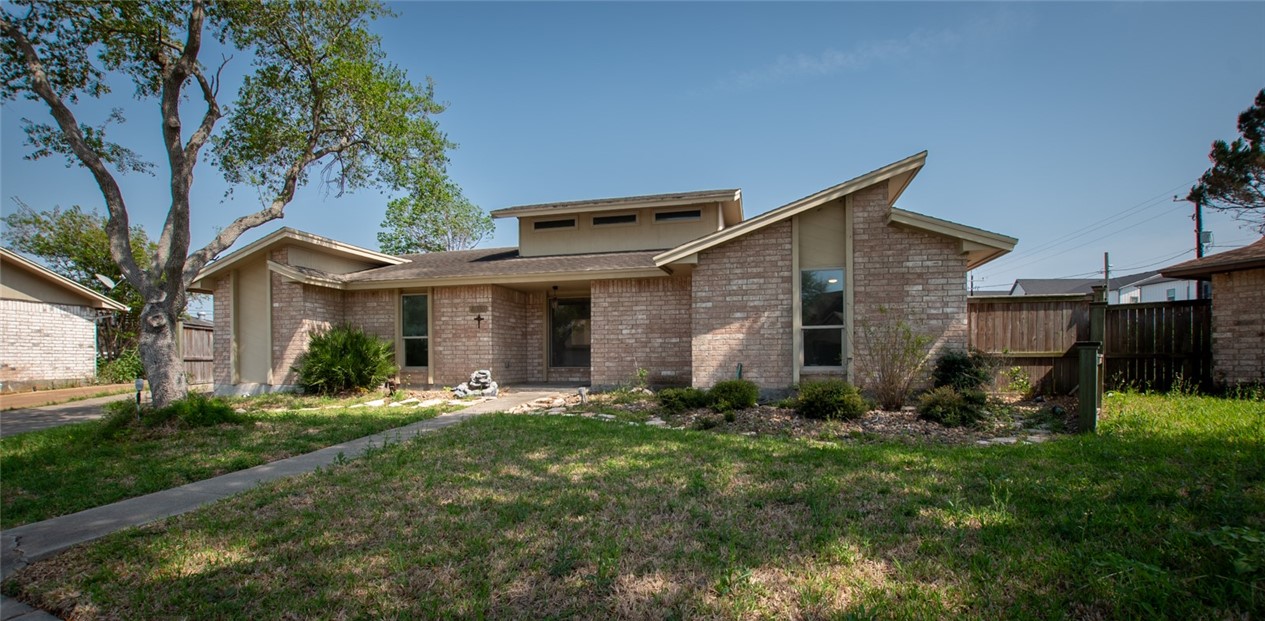 6310 Wimbledon Circle Property Photo 3
