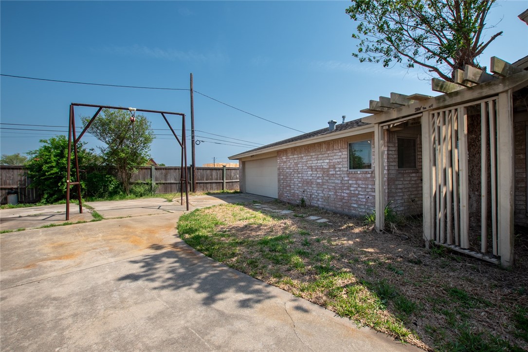 6310 Wimbledon Circle Property Photo 4