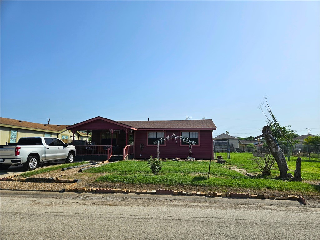 612 E Avenue E Property Photo 2