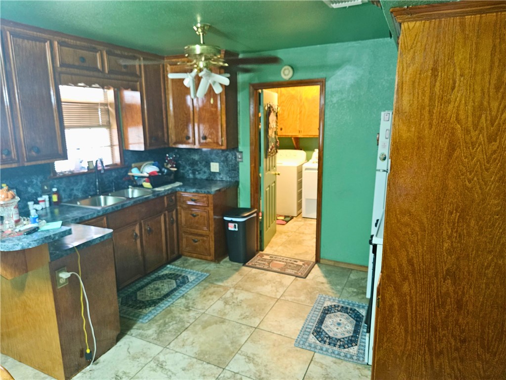 612 E Avenue E Property Photo 5