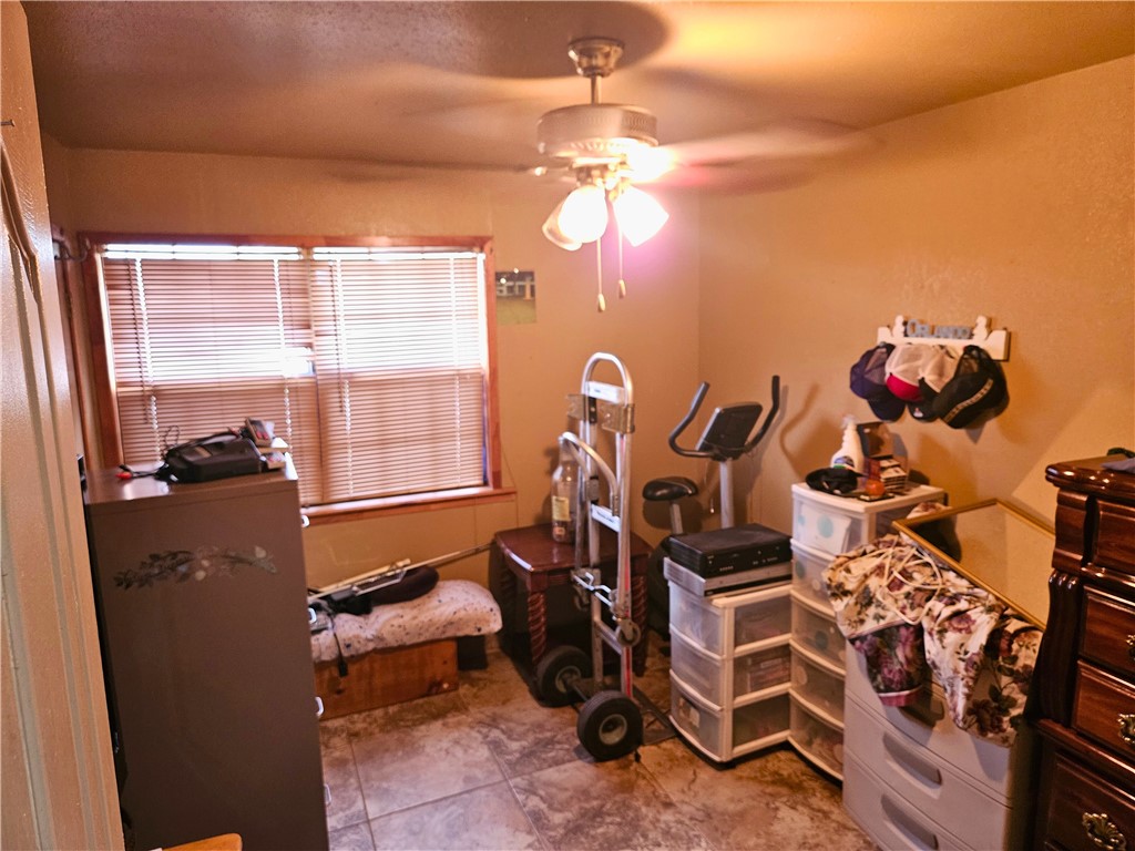 612 E Avenue E Property Photo 12