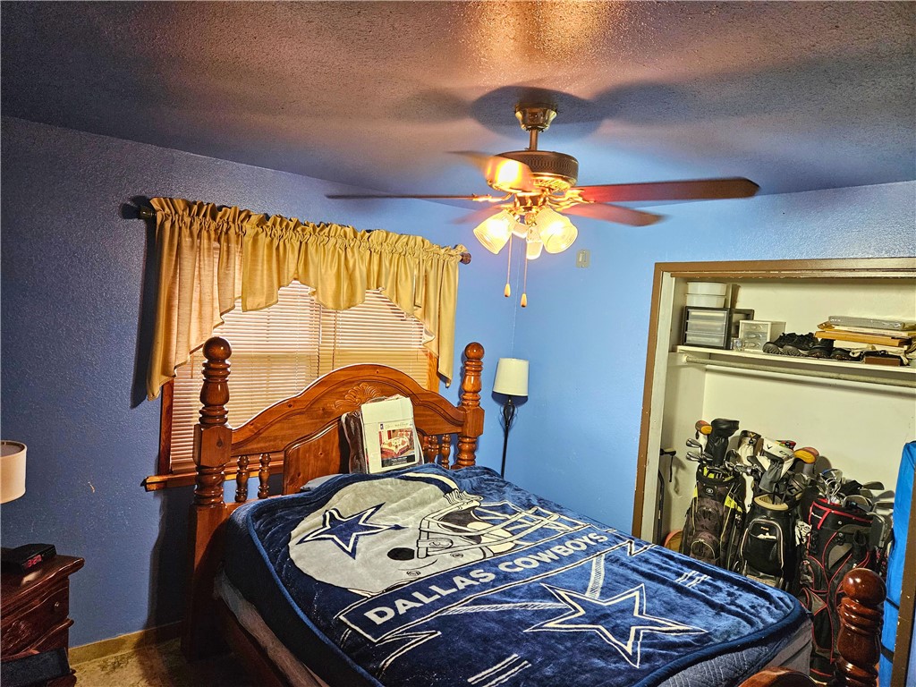 612 E Avenue E Property Photo 13