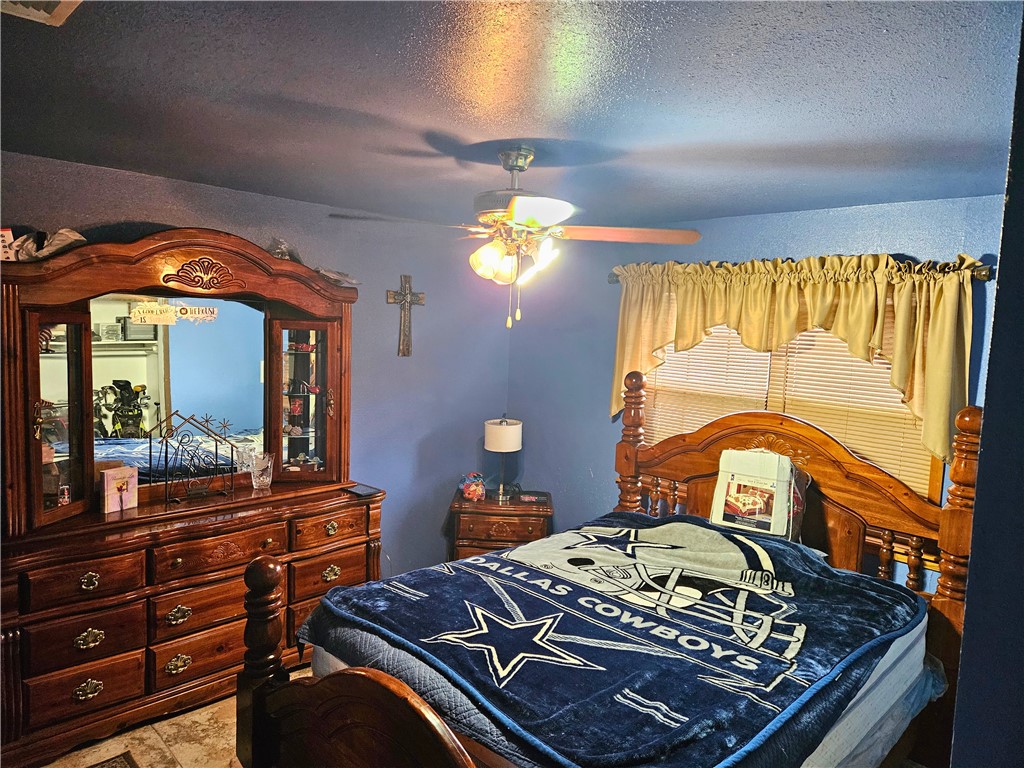612 E Avenue E Property Photo 14