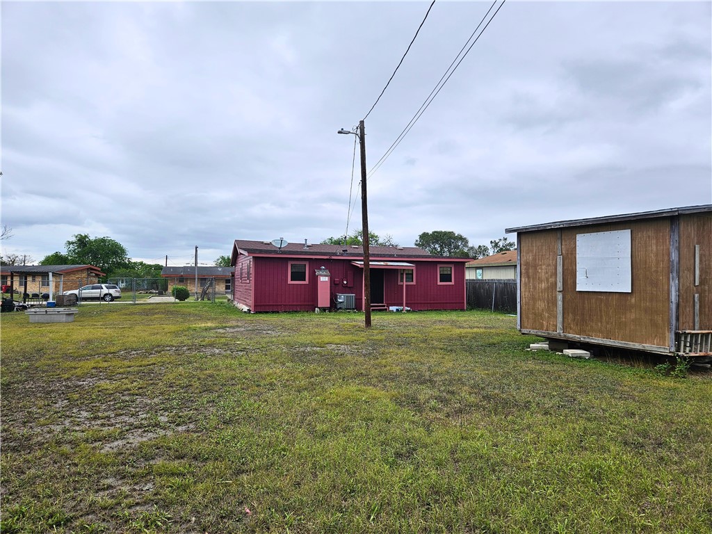 612 E Avenue E Property Photo 15