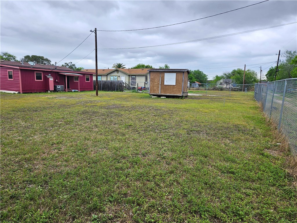 612 E Avenue E Property Photo 16