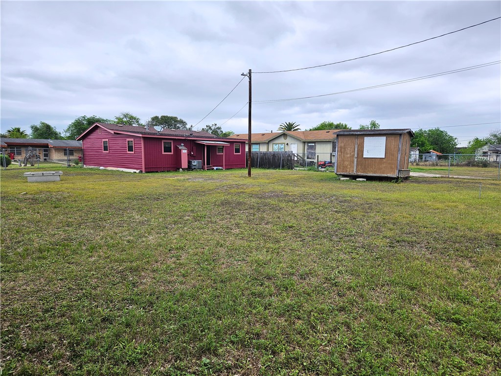 612 E Avenue E Property Photo 17