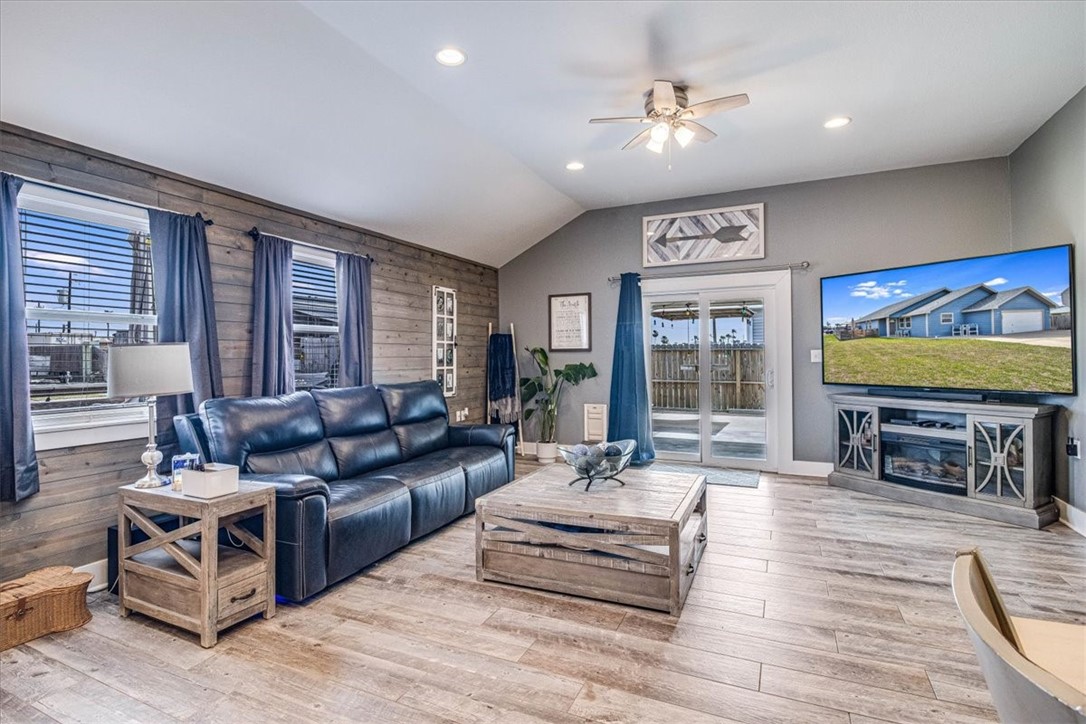 503-509 Rockport Channel Property Photo 11