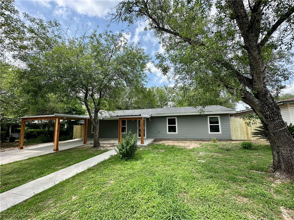 1203 E Hutchinson St Property Photo 2