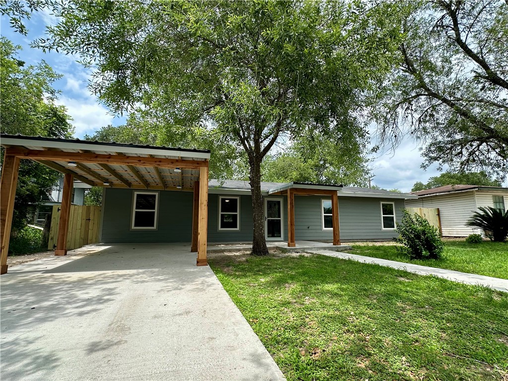 1203 E Hutchinson St Property Photo 4