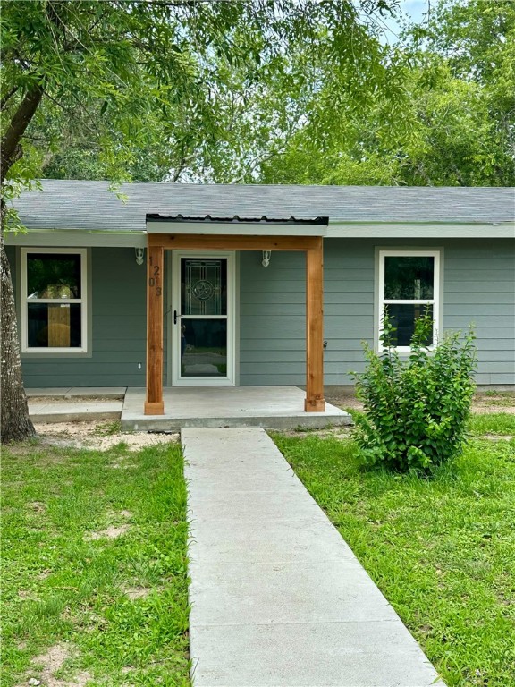 1203 E Hutchinson St Property Photo 6