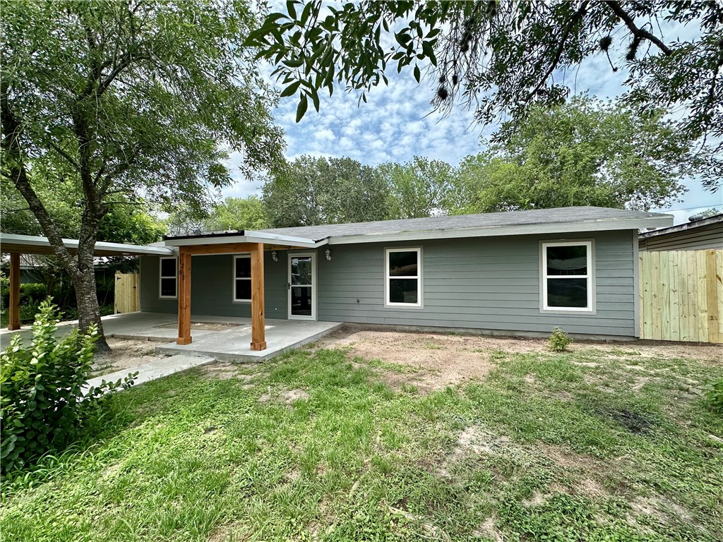 1203 E Hutchinson St Property Photo 7