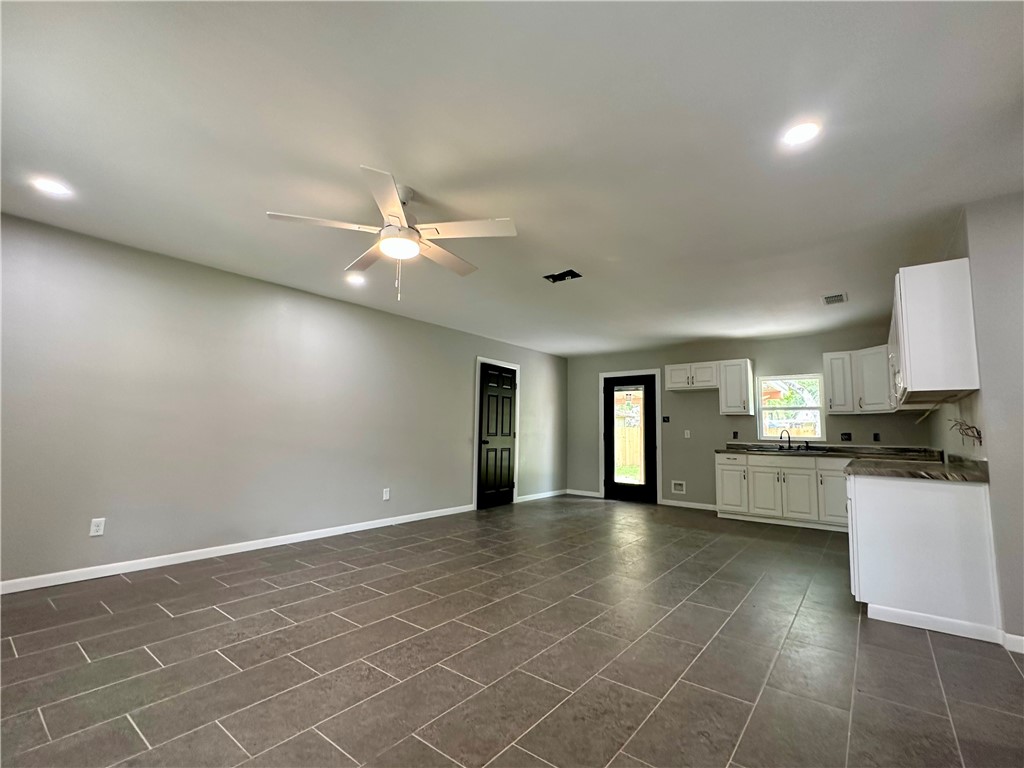1203 E Hutchinson St Property Photo 12