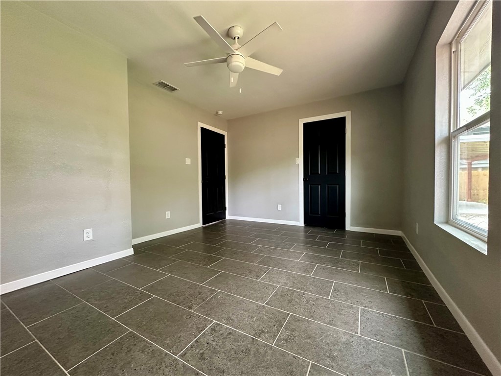 1203 E Hutchinson St Property Photo 16