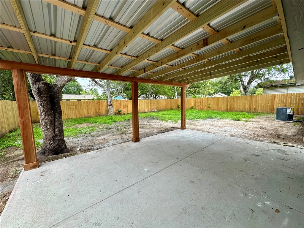 1203 E Hutchinson St Property Photo 30