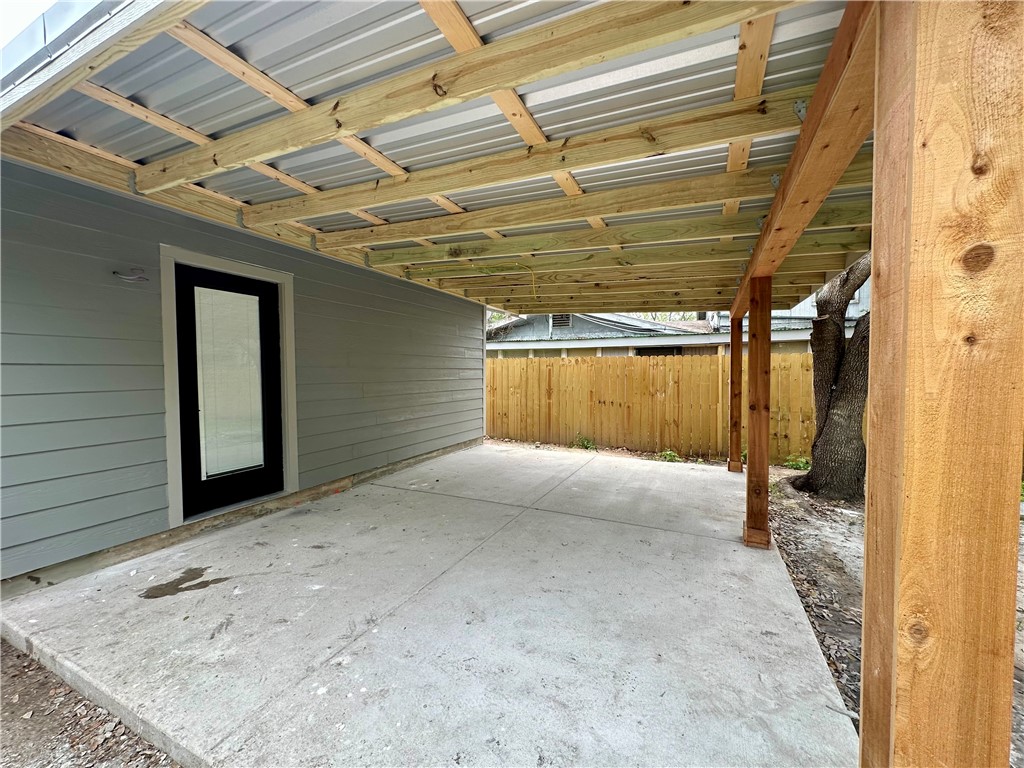 1203 E Hutchinson St Property Photo 31