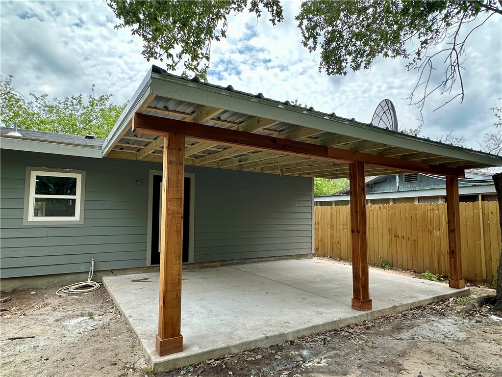 1203 E Hutchinson St Property Photo 32