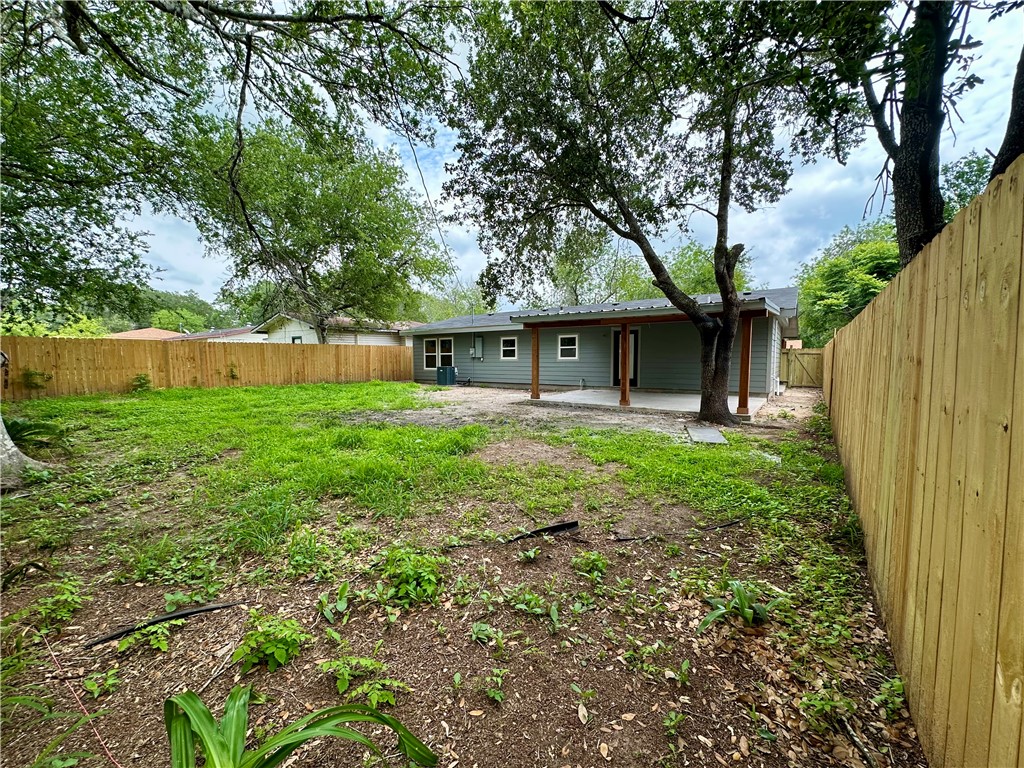1203 E Hutchinson St Property Photo 33