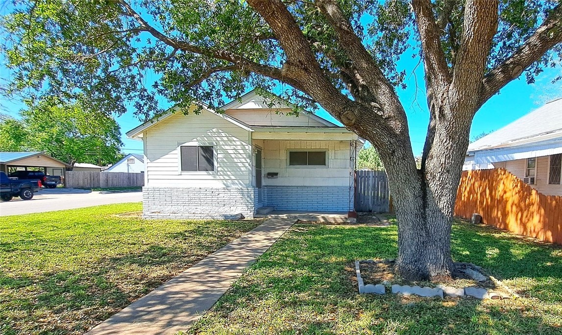 430 W Kenedy Ave Property Photo 1