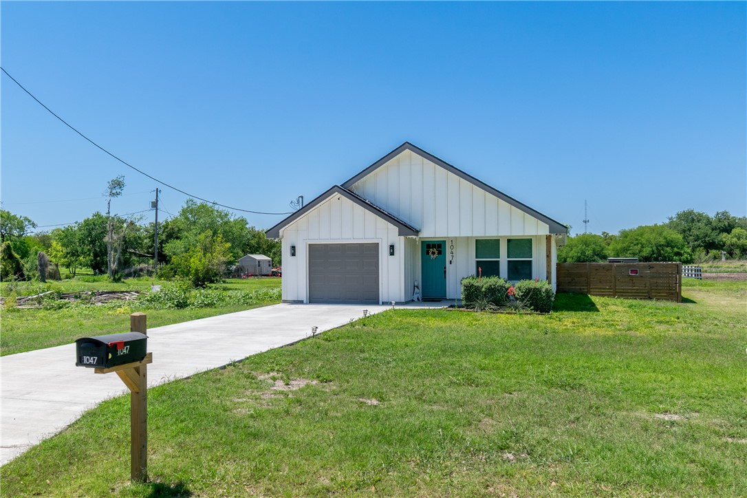 1047 N King St Property Photo 2