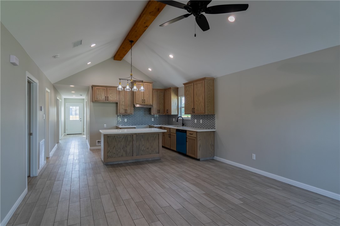 1047 N King St Property Photo 3