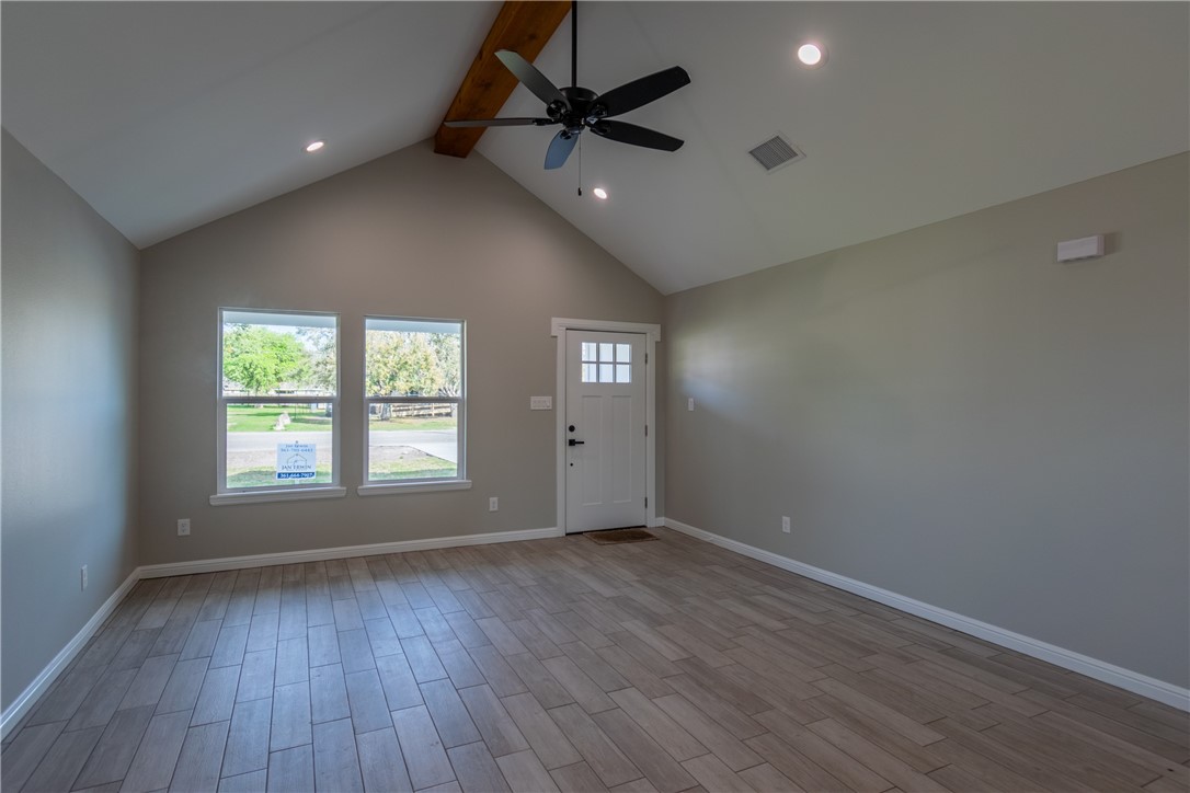 1047 N King St Property Photo 5