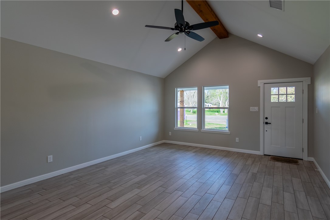1047 N King St Property Photo 6