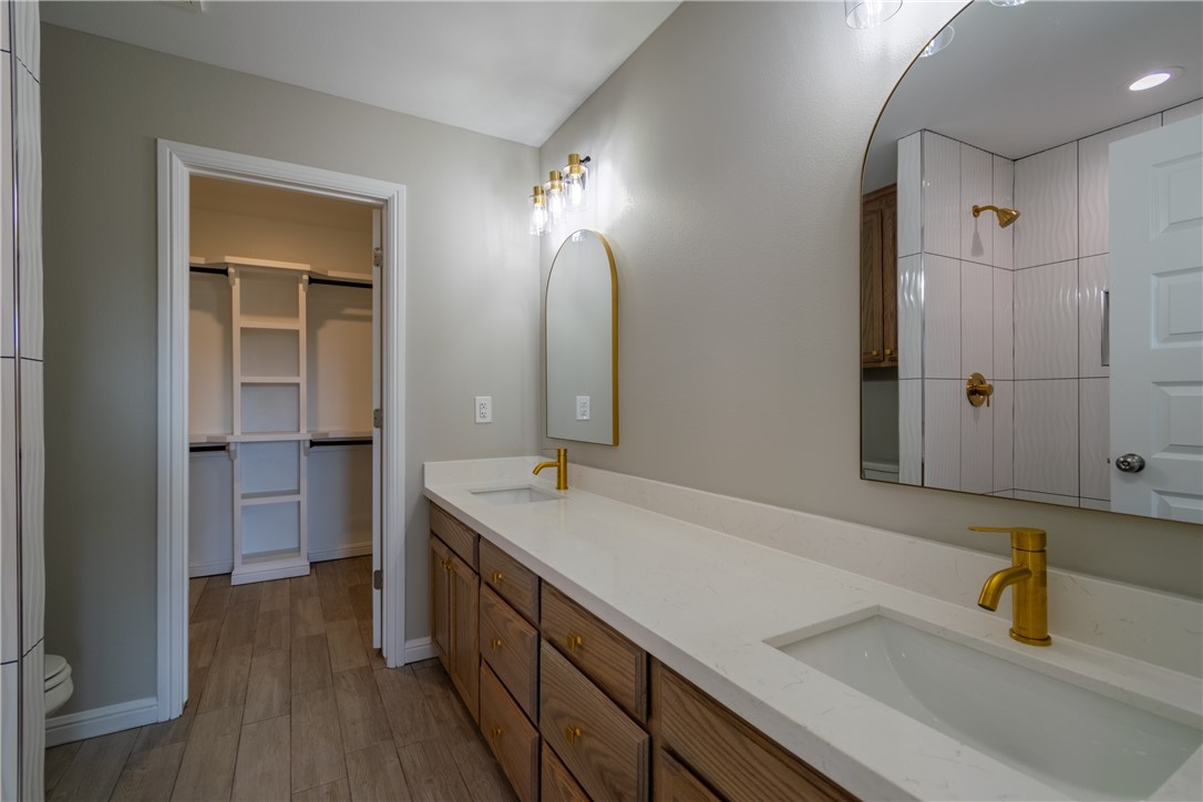 1047 N King St Property Photo 13