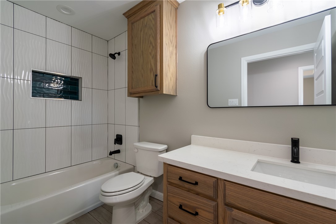 1047 N King St Property Photo 21