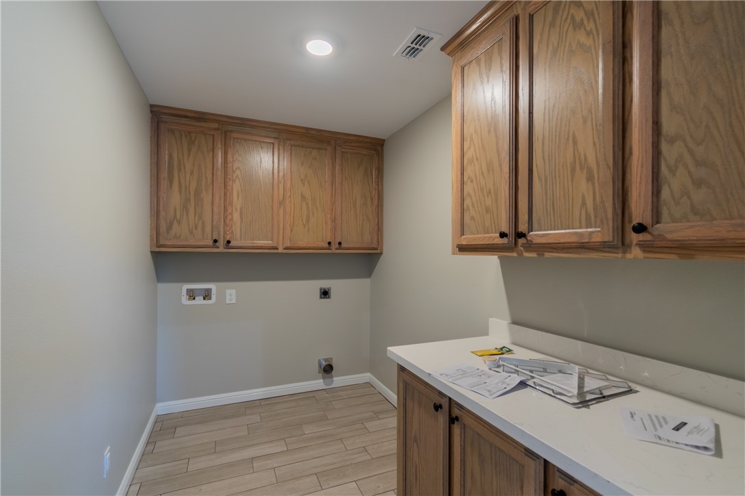 1047 N King St Property Photo 22