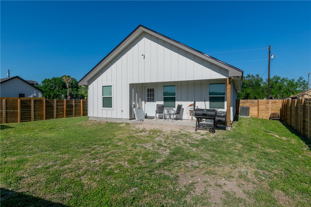 1047 N King St Property Photo 24