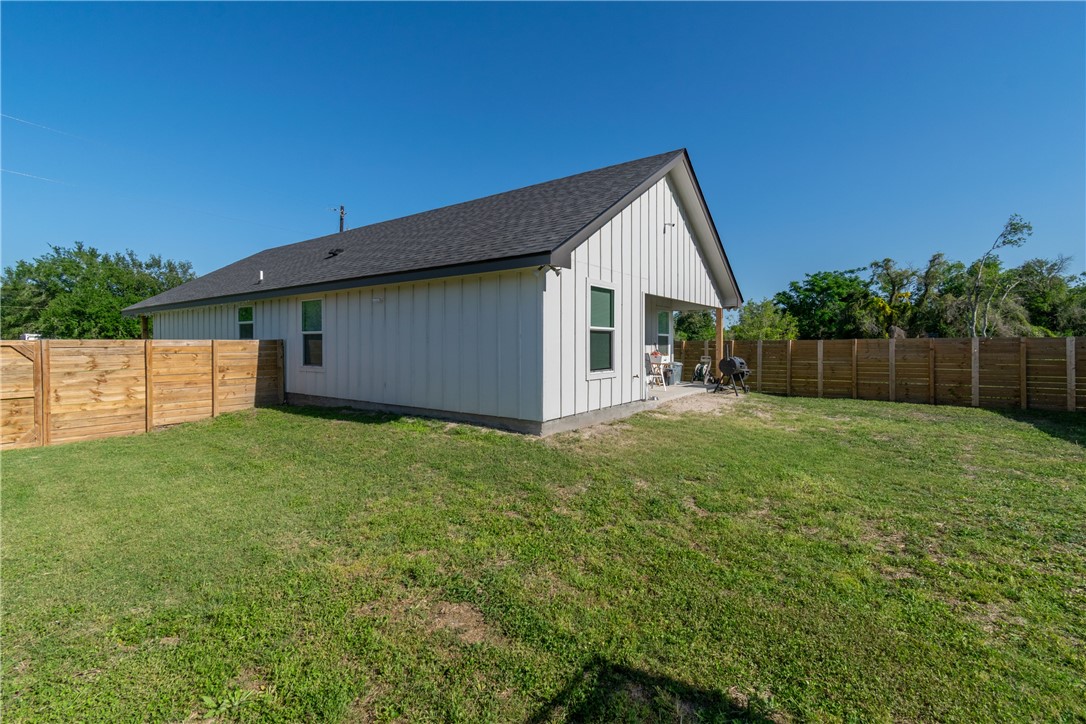 1047 N King St Property Photo 25