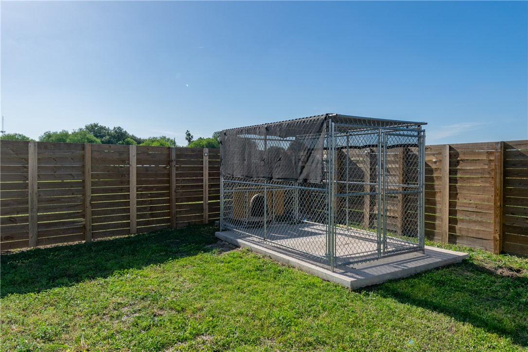 1047 N King St Property Photo 27