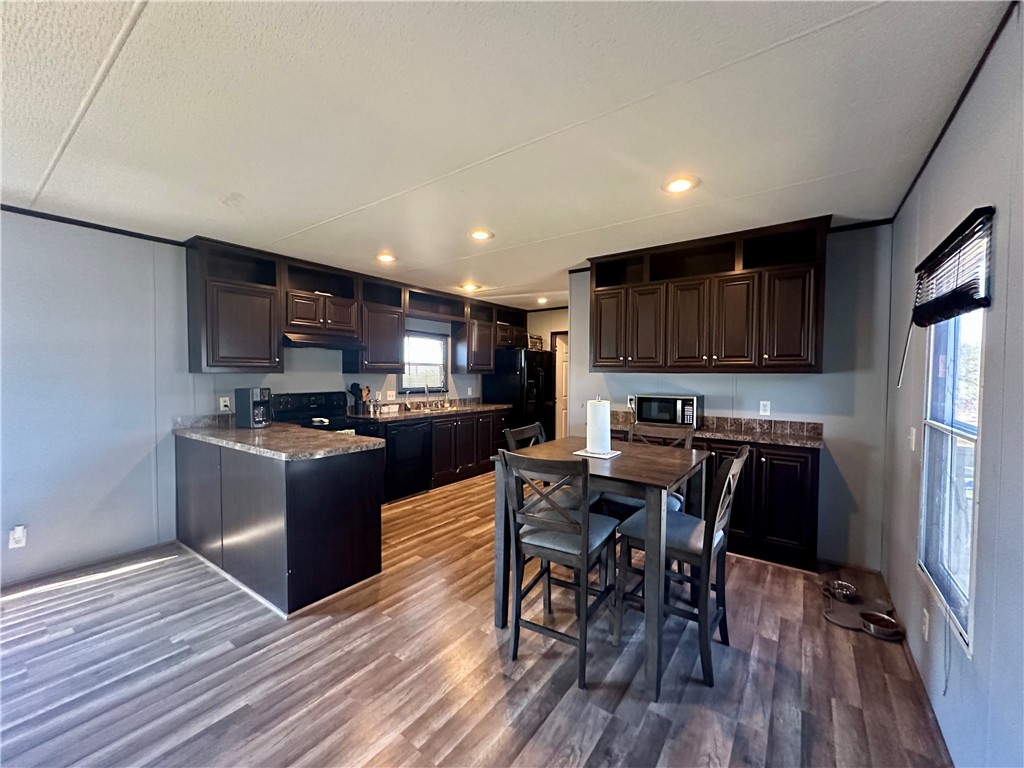 1708 Hill St Property Photo 4