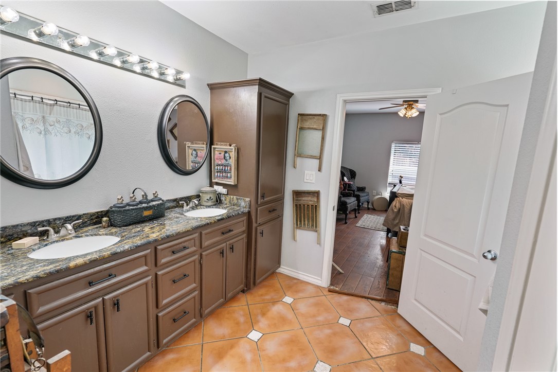 15418 Gypsy St Property Photo 22