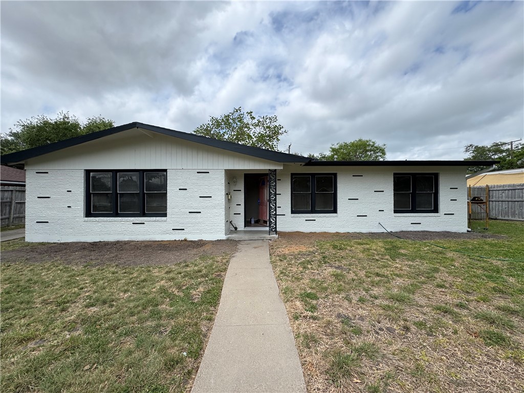 614 Dolphin Pl Property Photo 1