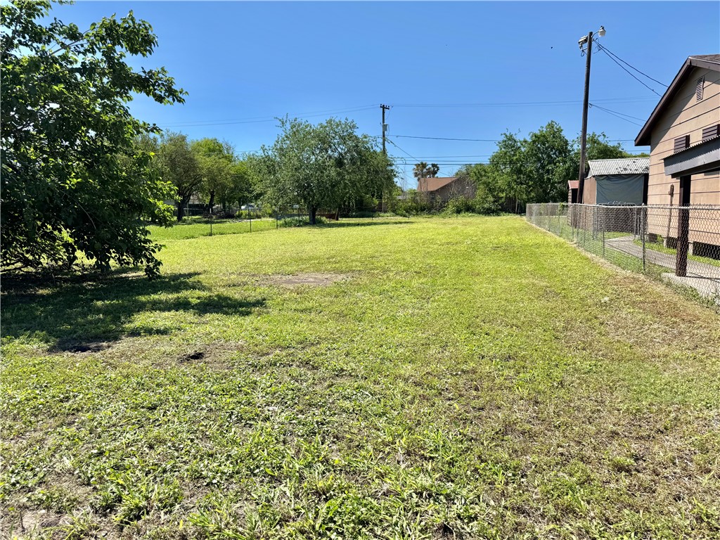 1221 E King Ave Property Photo