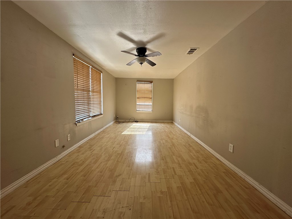 1206 W Powell St Property Photo 3